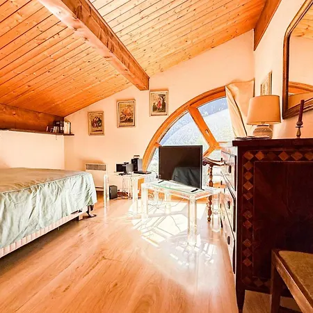Lägenhet Bright Duplex In A Quiet Yet Central Location
